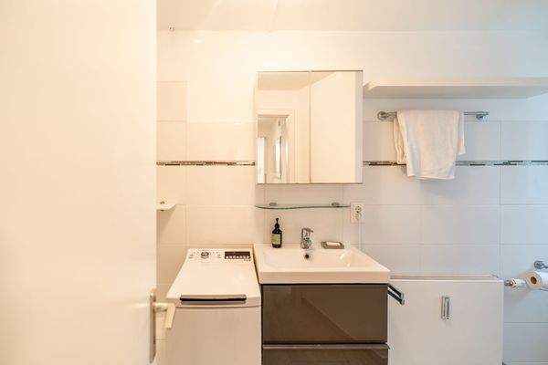 Bad mi Fenster und Wanne