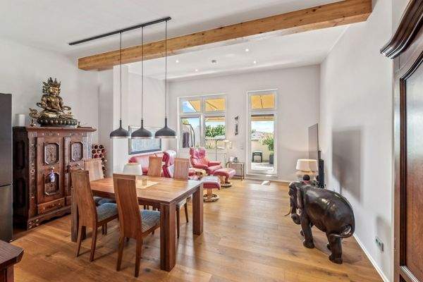 Wohnbereich mit Zugang zur Terrasse