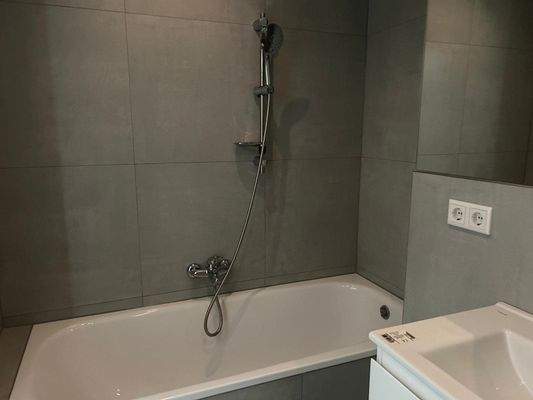 Bäder teilweise mit Wanne oder Dusche