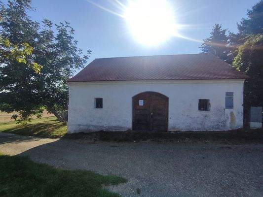 Presshaus & historische Weinpresse