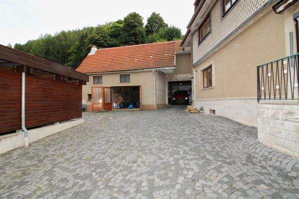 Garage und Scheune