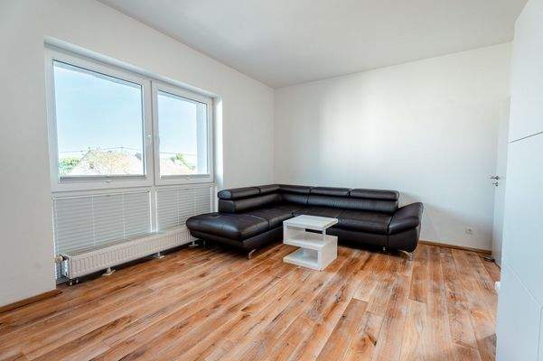 Wohnzimmer im 3- Parteienhaus