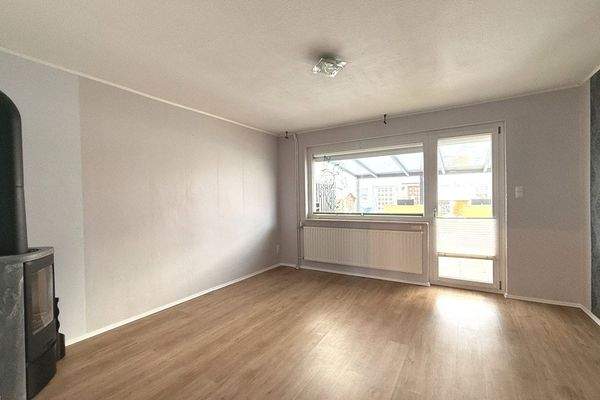 Wohnzimmer mit Blick zur Terrasse