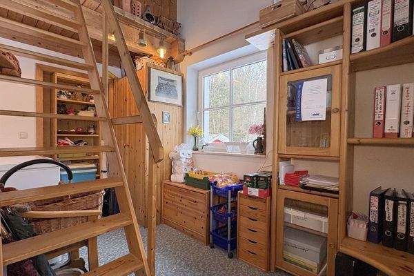 Büro mit Treppe zur Galerie (Whg. 3)