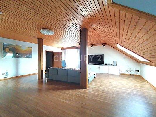 Der wunderschön große Wohnbereich im Dachgeschoss