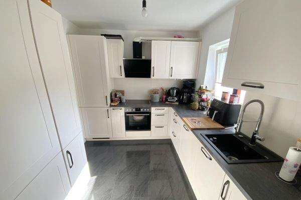 Küche in der Hauptwohnung