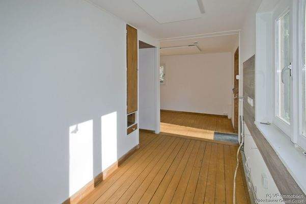 Blick zu Wohn- und Essbereich