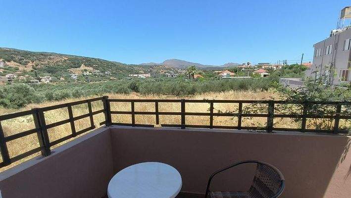 Kreta, Kolymvari: Charmantes Haus mit privatem Pool zu verkaufen