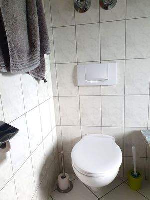 Bad mit Badewanne, Dusche und WC