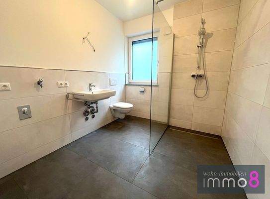 Badezimmer mit Waschmaschinenanschluss