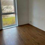 Leeres Zimmer mit Fenster