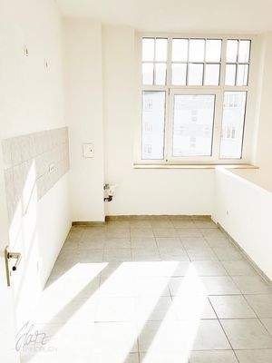 Blick vom Flur in offene Küche