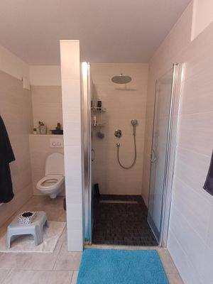 Modernes Badezimmer Ansicht 1