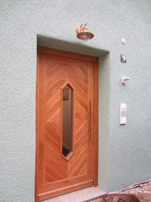 Haustür mit Klingelschilder