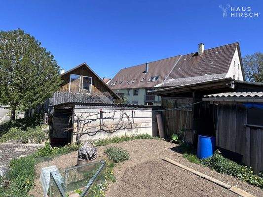 Rückeite mit Garten u Schuppen