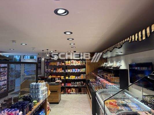 mit integrierten Beleuchtungskörpern