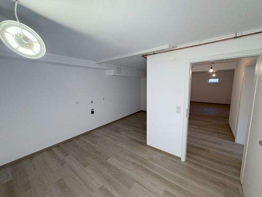 Waschraum mit weiterer Badezimmermöglichkeit