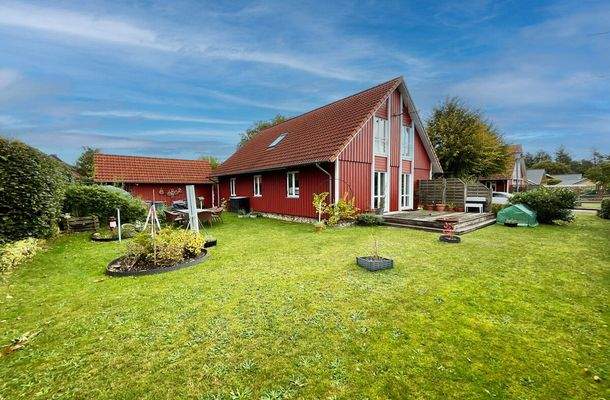 Südterasse und Gartenansicht