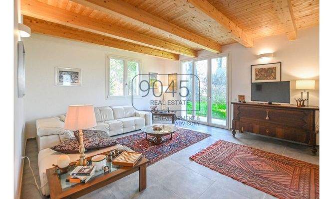 Zeitgemäße Landvilla in nachhaltiger Holzbauweise mit Panoramablick bei Potenza Picena