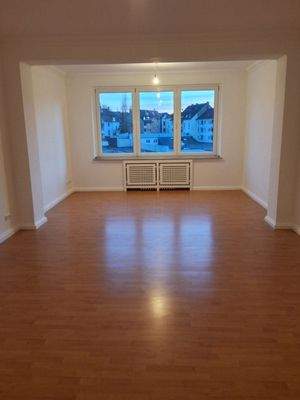 Geräumiges Wohnzimmer