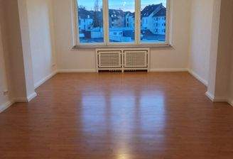 Geräumiges Wohnzimmer