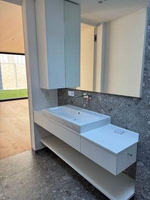 Großes Badezimmer Bild 3