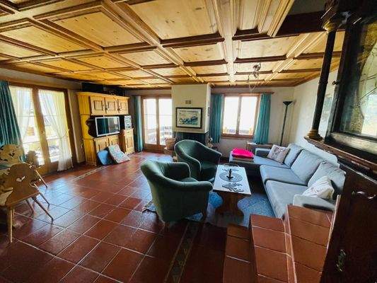 Wohnzimmer mit Kamin