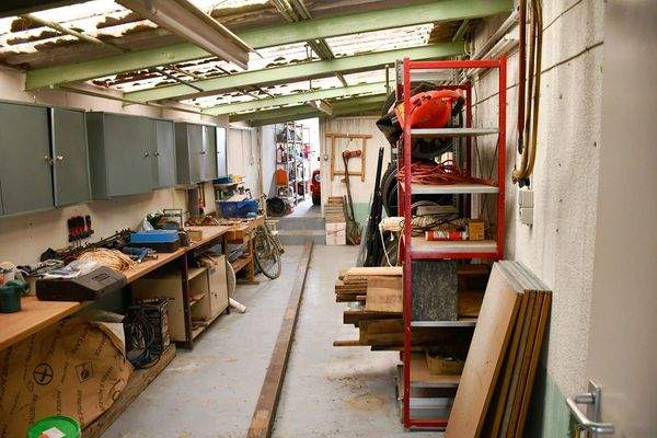 23 Nebengebäude mit Garagenzugang.JPG