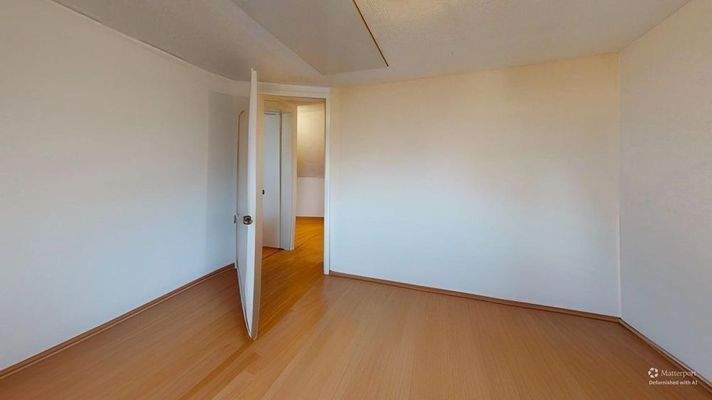 40B-Am-Strand-Bedroom-Defurnished 1