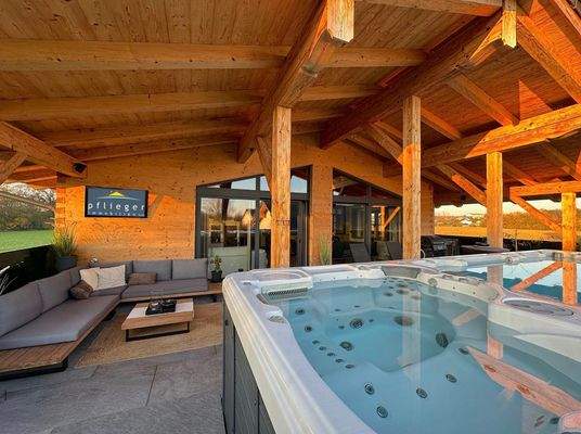 Terrasse mit Logo.jpg