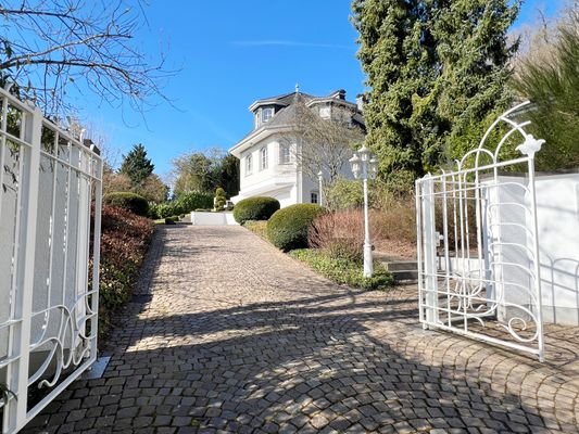 Villa mit traumhaftem Grundstück