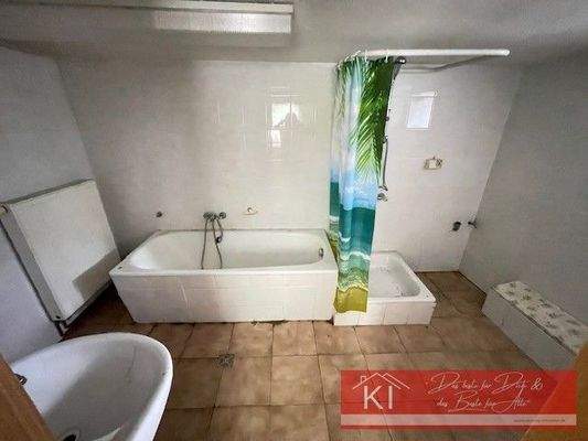 Keller Bad mit Waschmaschinenanschluss