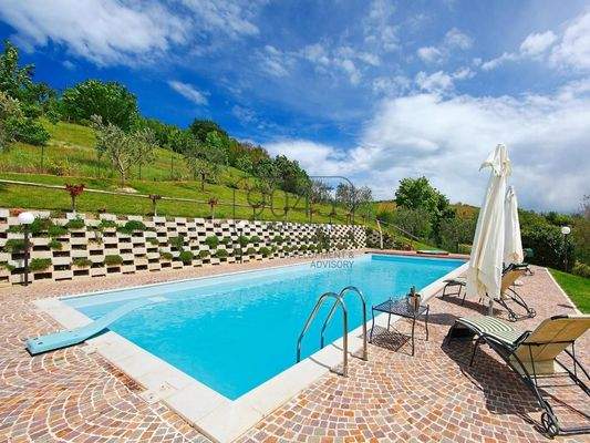 Panoramavilla mit Pool, Spa und 12 Hektar Privatland in Gradara - Marken