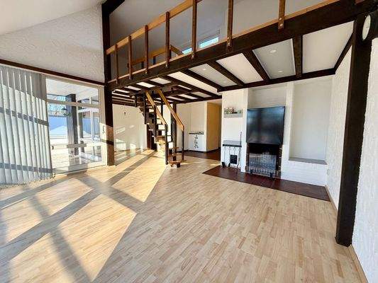 Wohnzimmer mit Galerie