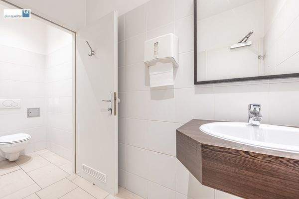 Waschraum / Damentoilette (ca. 4,60 m²)