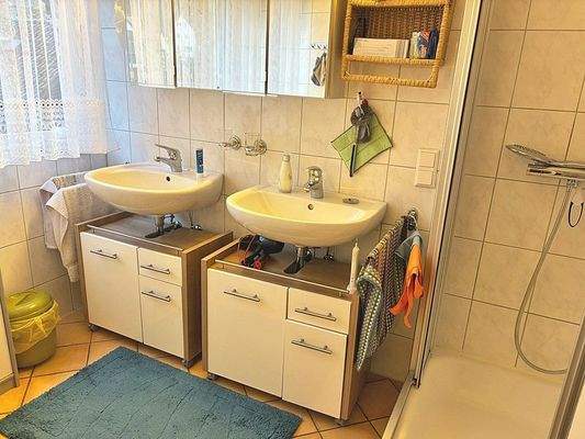 EG - Bad mit Doppelwaschbecken