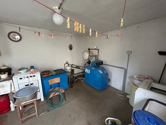 Wirtschaftsraum mit Heizung.jpg