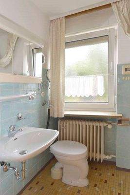 Tageslichtbad im Obergeschoss (Waschbecken / WC)