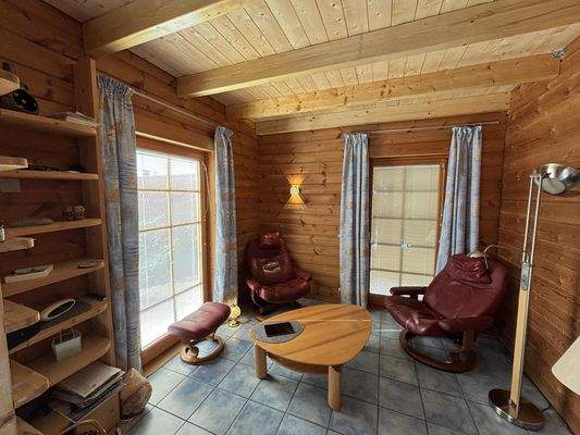 EG mit Zugang Garten/Terrasse