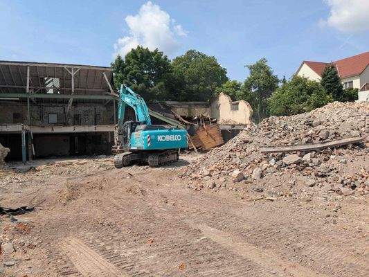 Abriss hat begonnen.jpg