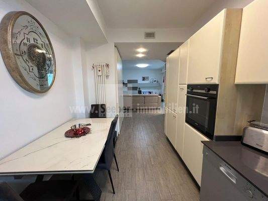 Don-Bosco-Bozen-Bolzano-Vierzimmerwohnung-quadrilocale-hochwertig-Veranda-Badewanne-Dusche-doccia-letzter-Stock-ultimo-piano-Garage