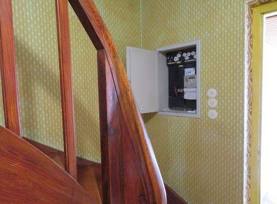 12-Stromkasten Erdgeschoss.JPG