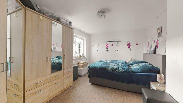 Sowie Schlafzimmer und ...