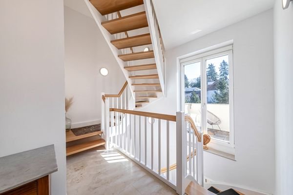 1 OG: Treppe ins DG