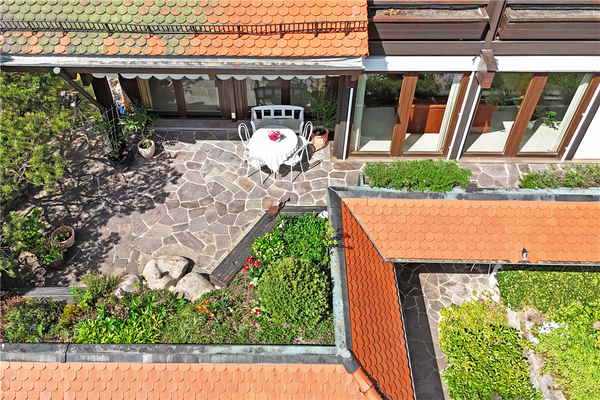 Terrasse mit Natursteinbelag