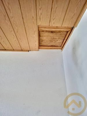 Dachluke zum Boden