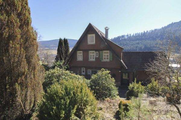 Haus Vorderansicht Bild 1