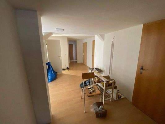 großer Flur im 1. OG.jpg