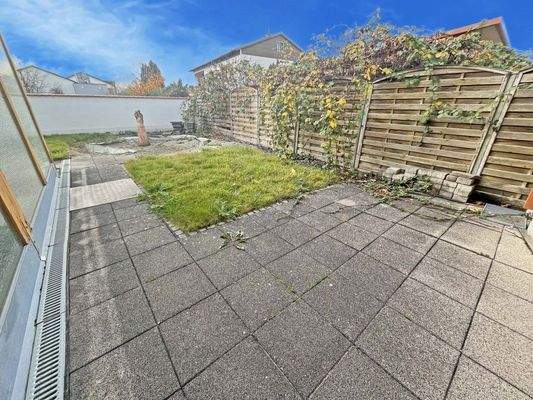 Platz hinter dem Haus - Vor Blicken geschützt