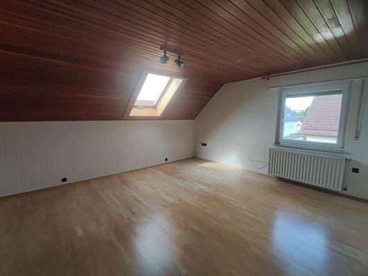 Schlafzimmer 2 OG.jpg